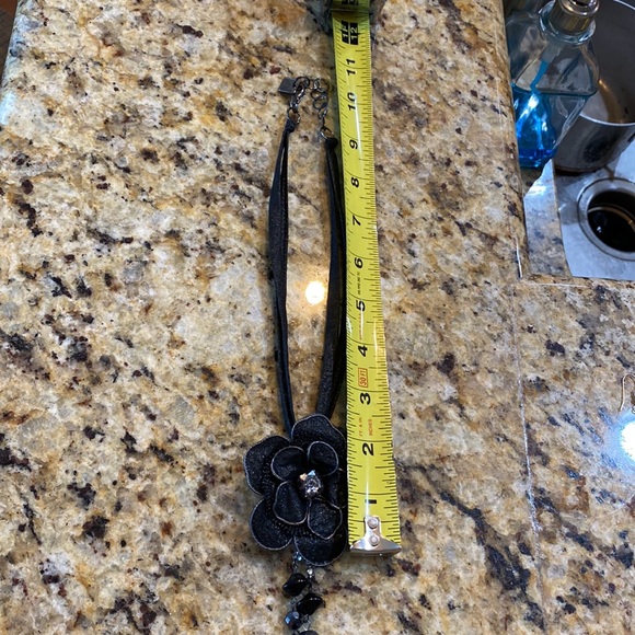 Italian crystal flower necklace - Picture 7 of 8